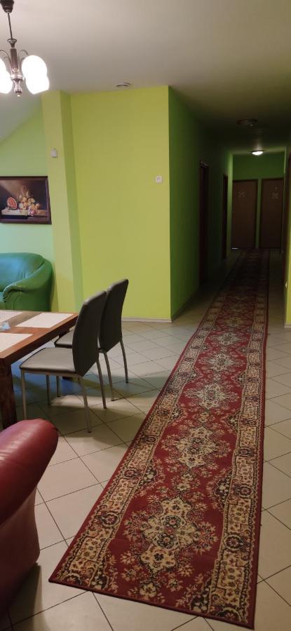 Uslugi Hotelarskie Helena Семятиче Екстериор снимка